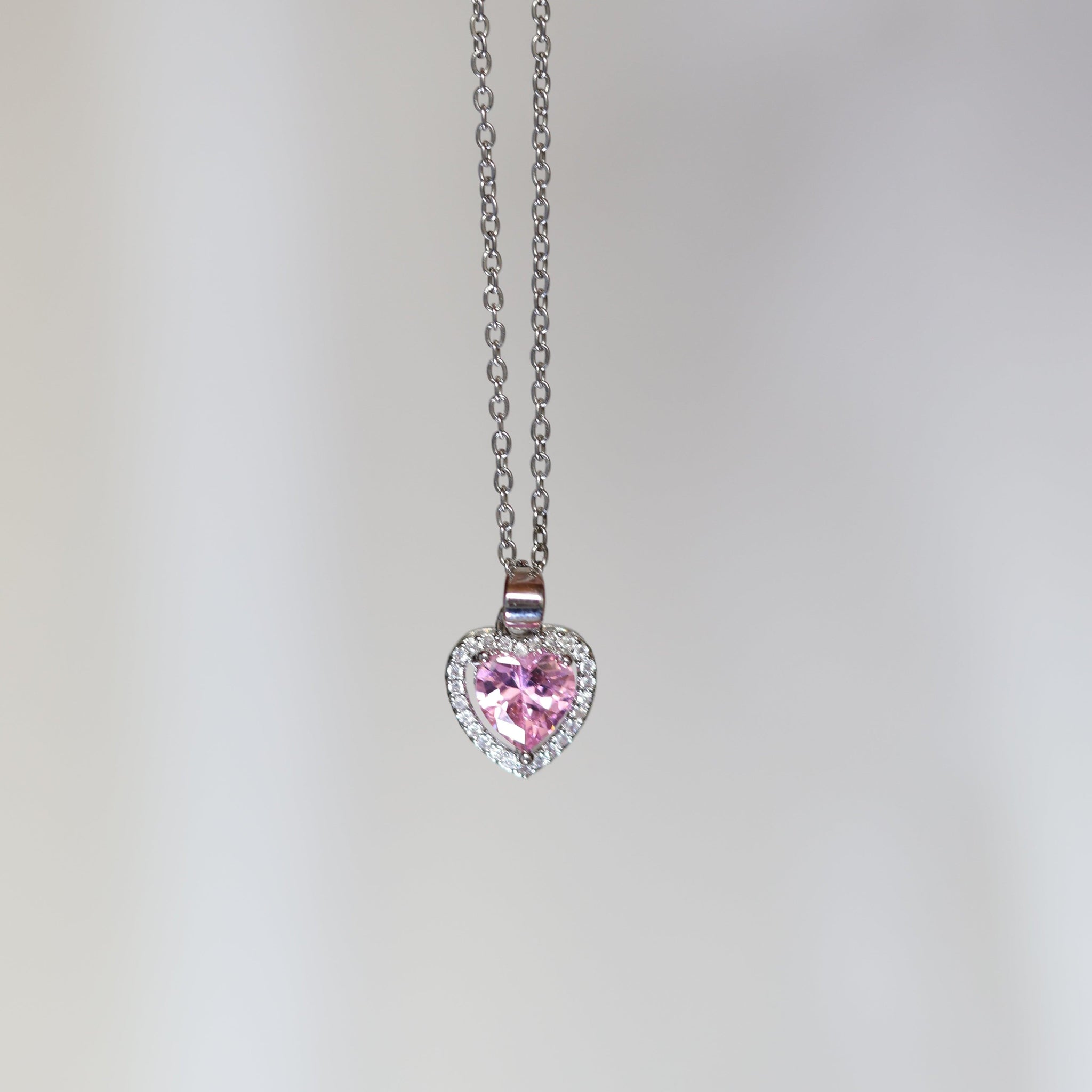 Pembe Taşlı Kalp Figürlü Çelik Kolye