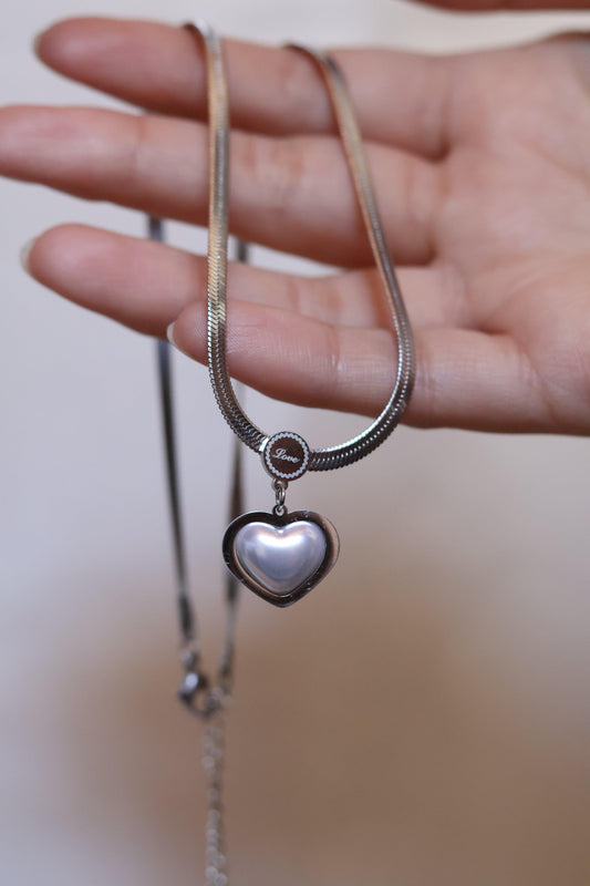 Minimalist Love Kalp Figürlü Kolye